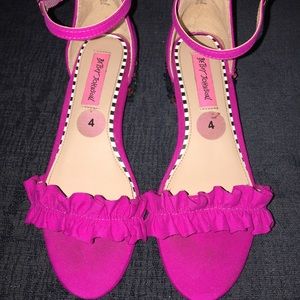 BETSY JOHNSON GIRLS FUSHIA SANDALS